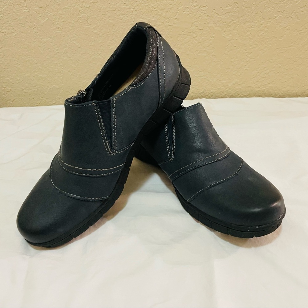 Earth Origins Women’s shoes size 8M Navy blue side zipper Welltek System